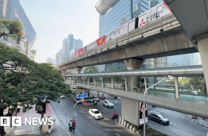 Bangkok tackles smog with week-long free public transport