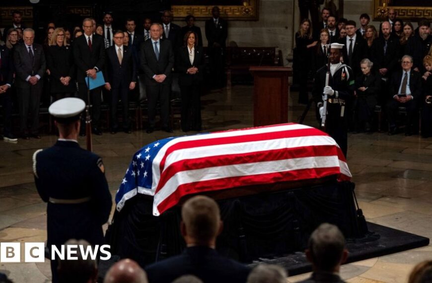 Jimmy Carter lies in state after procession to US Capitol