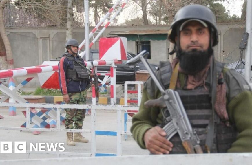 Pakistan militants attack train and take passengers hostage